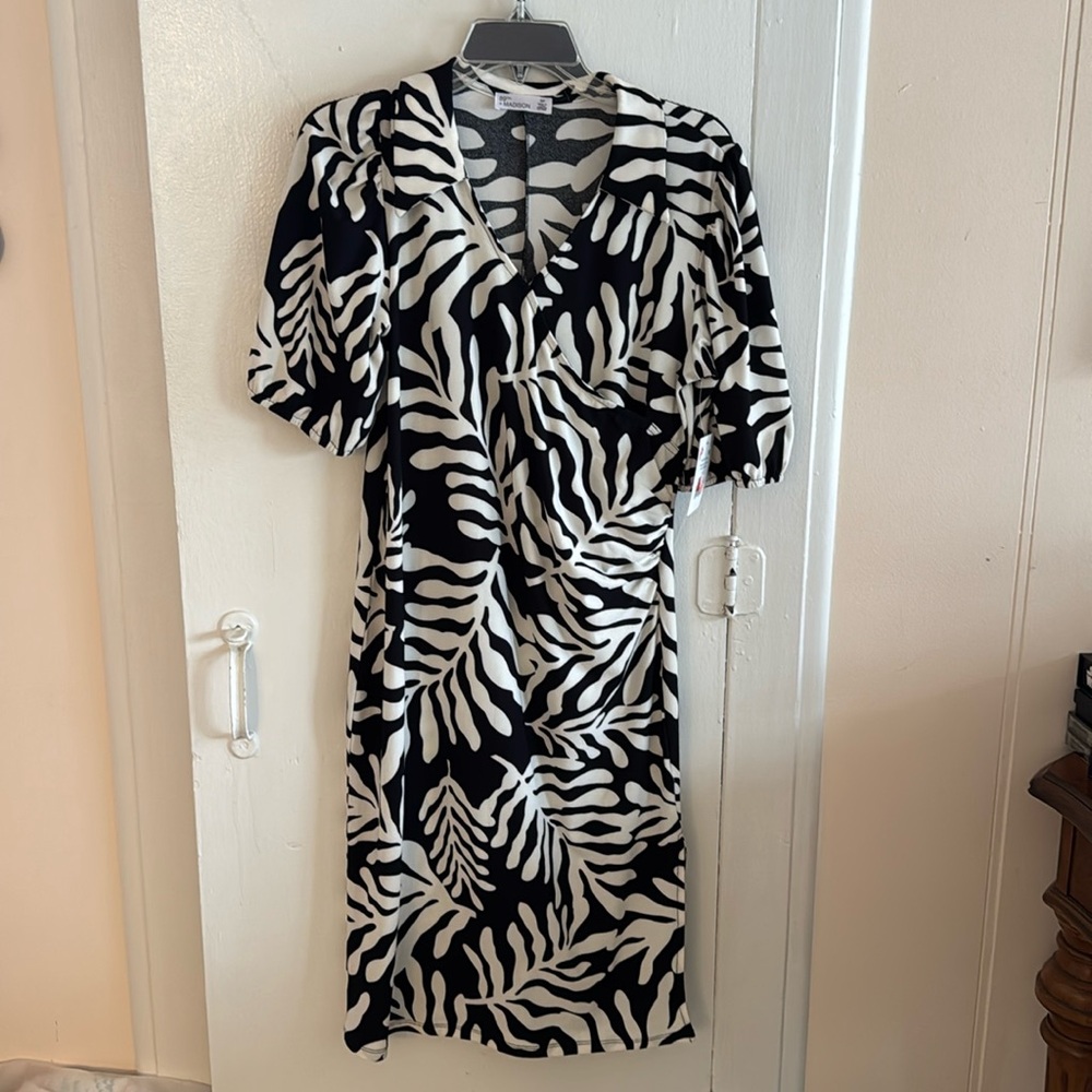Faux wrap dress ￼